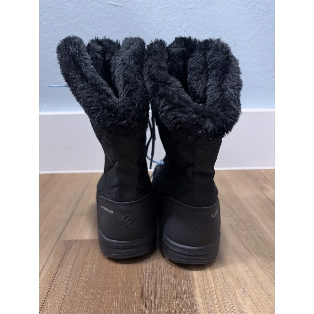 Columbia Women's Black Fur Trim Lace Up Insulated Snow Boots US 8